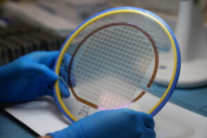 sapphire wafer for use in manufacture of silicon-on-sapphire pressure tsensors